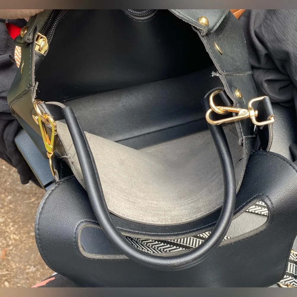 Elegant Black Handbag - Picture 5 of 5